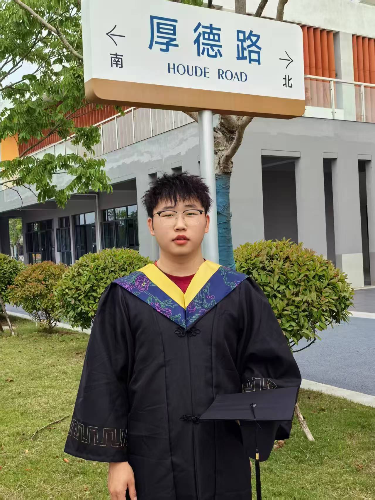 1749221126660980.jpg 张高月.jpg
