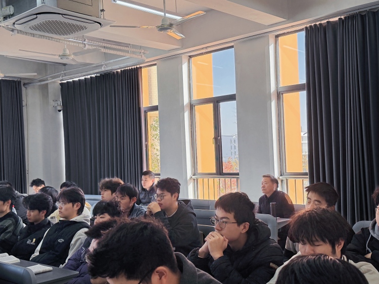 1764516314775721.jpg 房书记听课02(1)-修改尺寸版.jpg