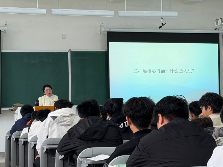 李斐斐老师讲思政课01-修改尺寸版.jpg