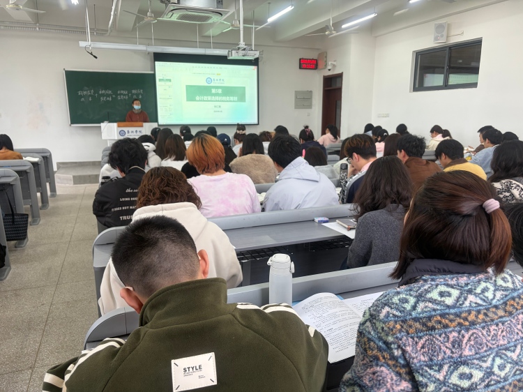 许仁青公开课照（宽750）.jpg
