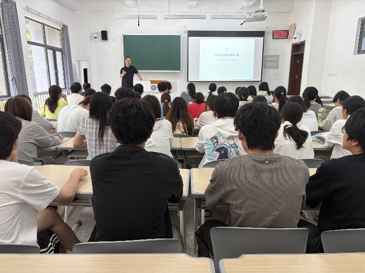 1780402047602616.jpg 王小锋讲座照片.jpg