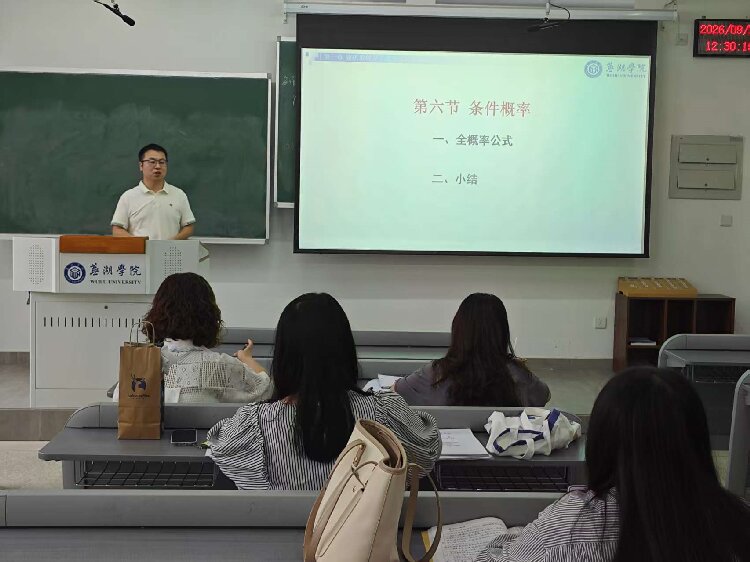 职称评审照片1 (2).jpg